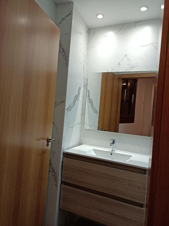Albergue Hostel Nuestra Senora Del Camino Комбаро Екстериор снимка