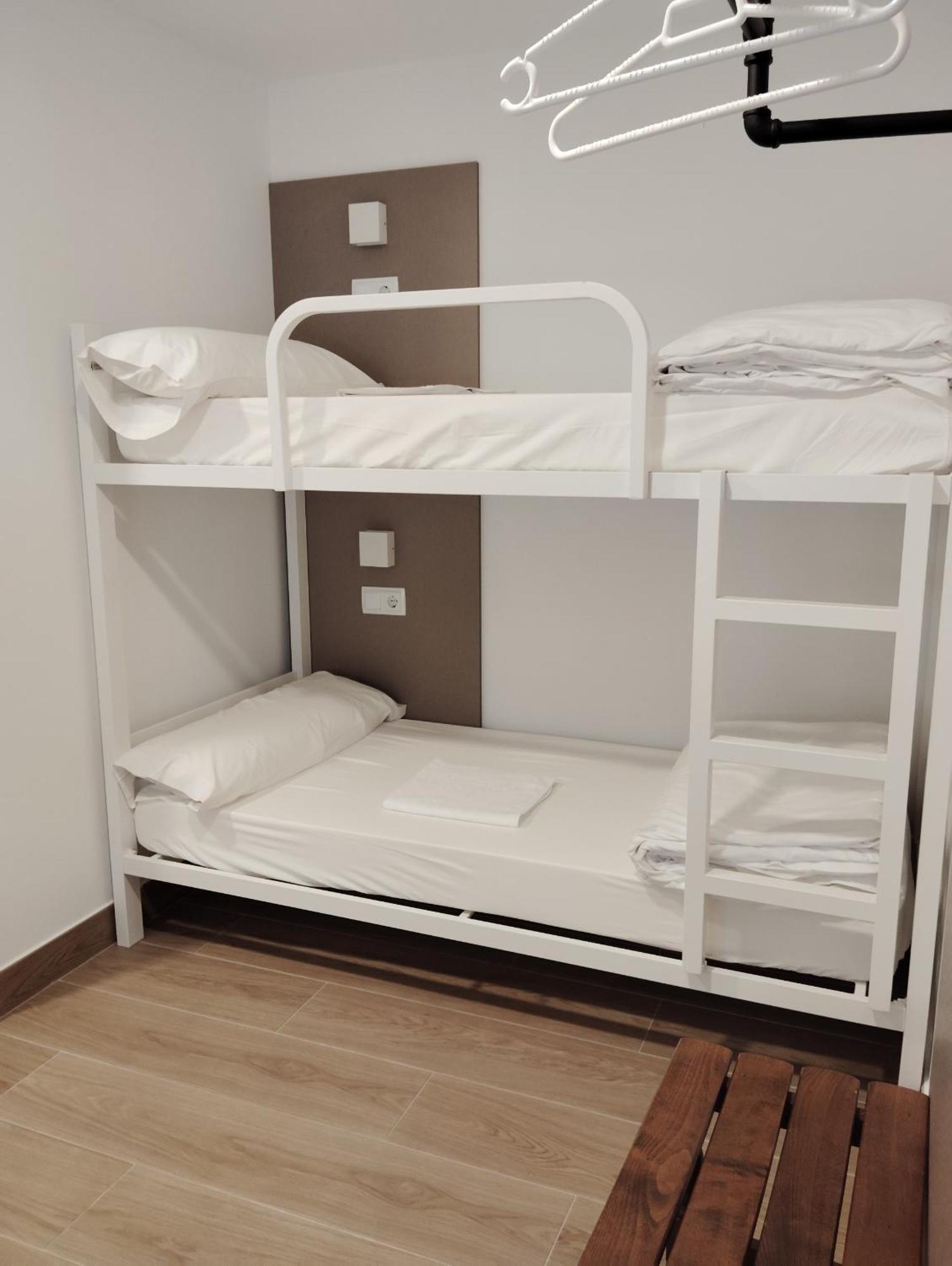 Albergue Hostel Nuestra Senora Del Camino Комбаро Екстериор снимка